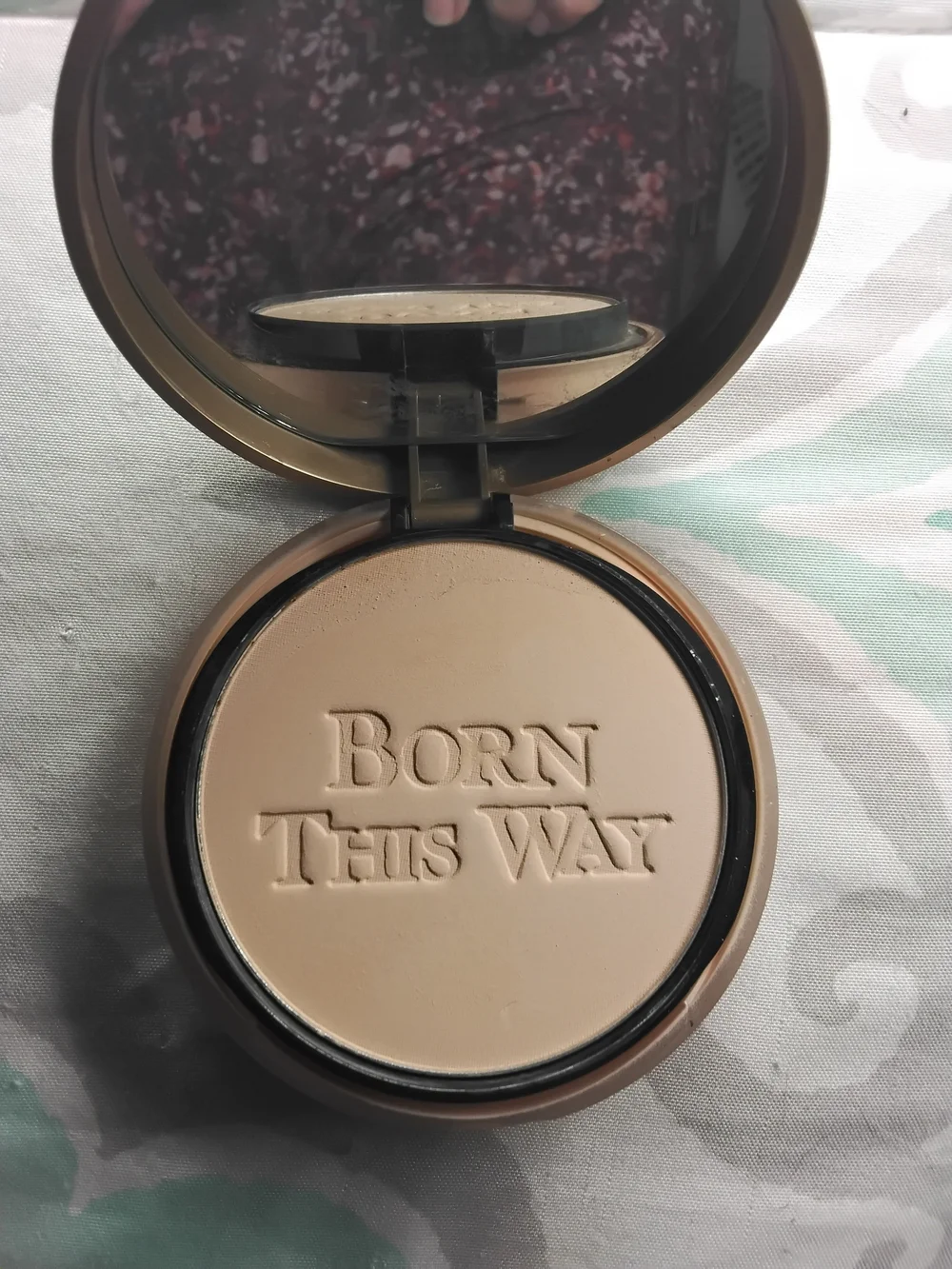 Too Faced Black Pressed Powder Compact - Lightweight Finish